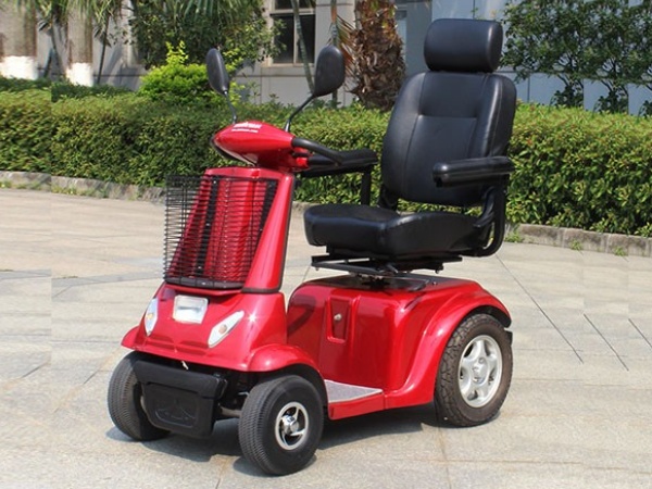 老年電動(dòng)代步車(chē)