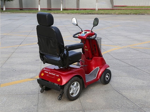 老年電動(dòng)代步車(chē)