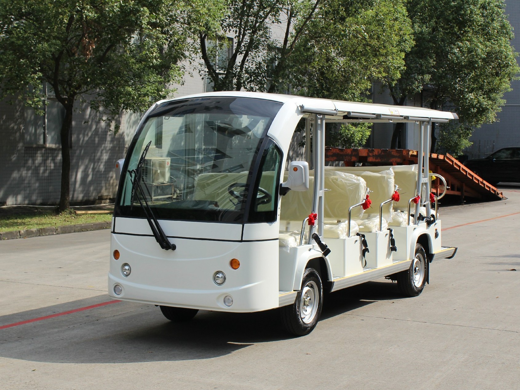 十四座電動(dòng)觀(guān)光車(chē)