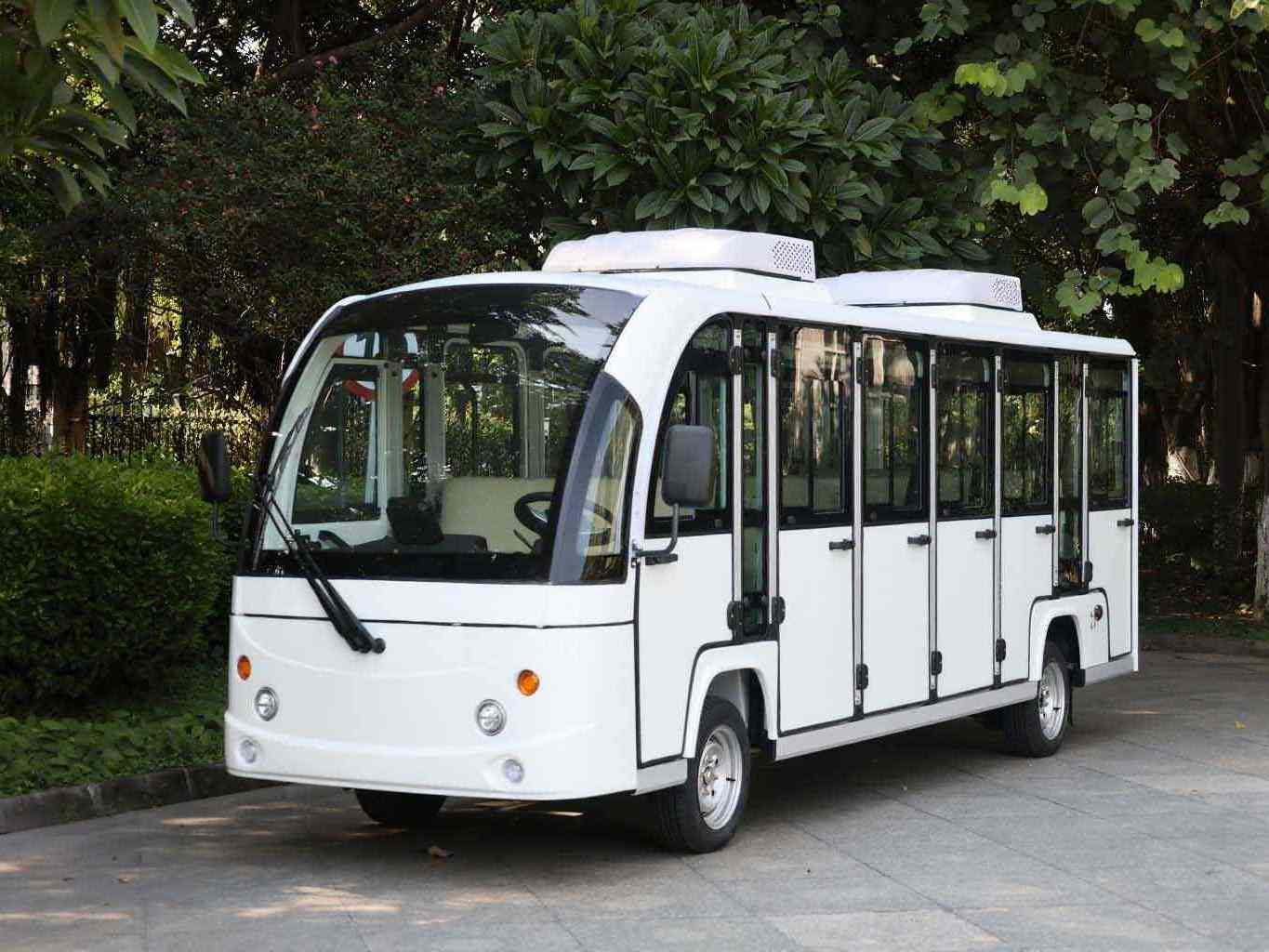 十七座封閉觀光車