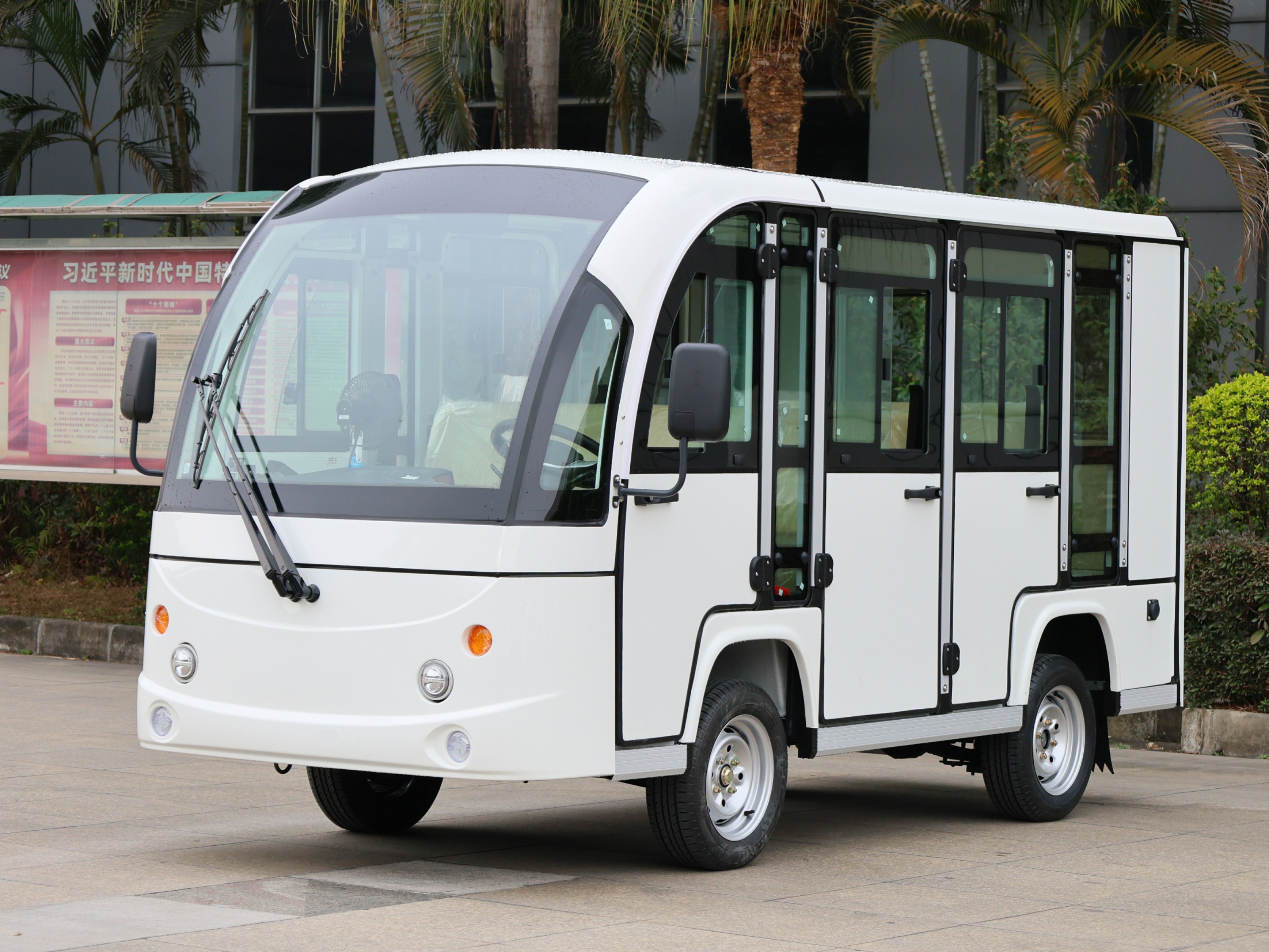 八座封閉電動觀光車
