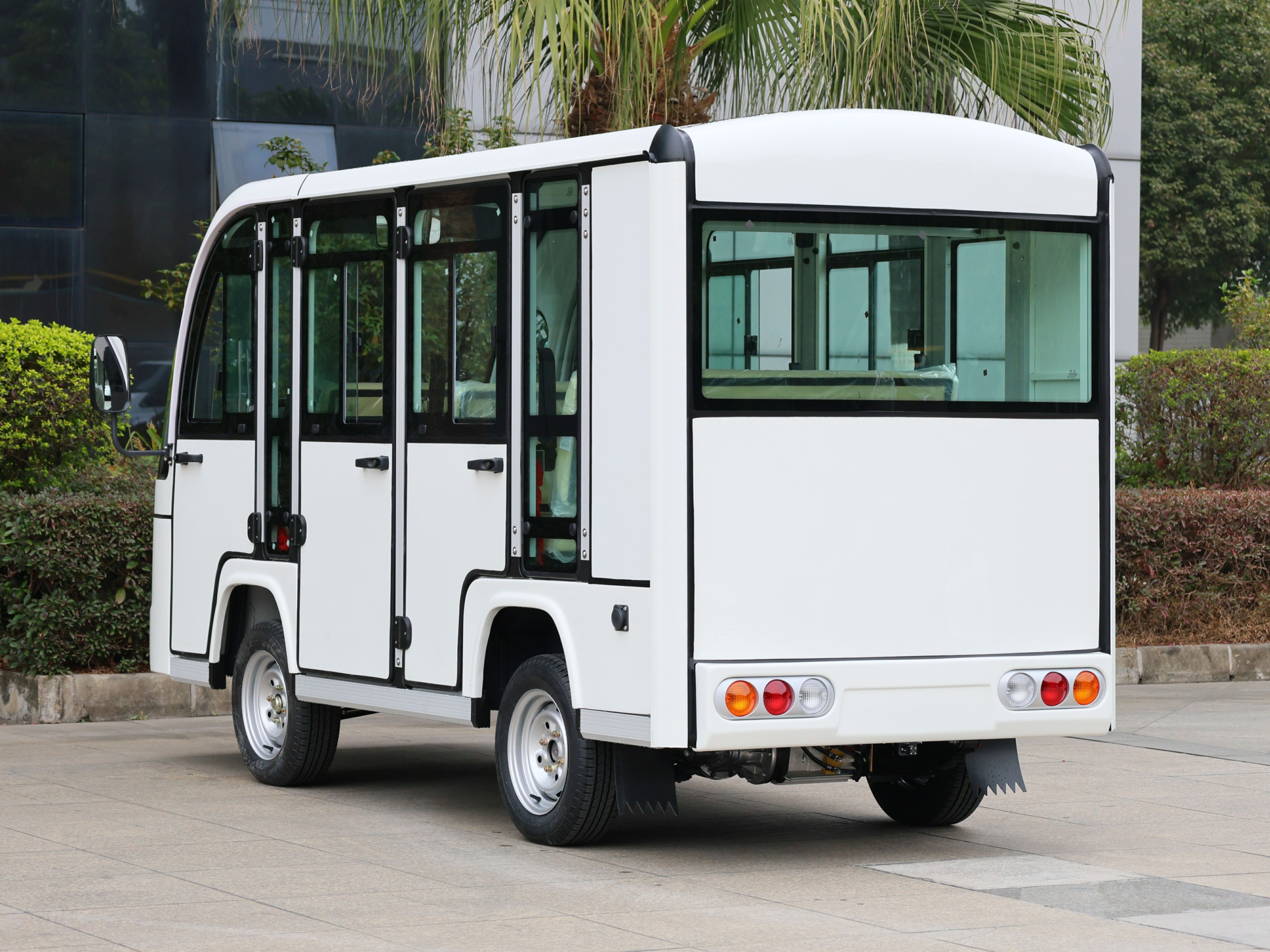 八座封閉電動觀光車