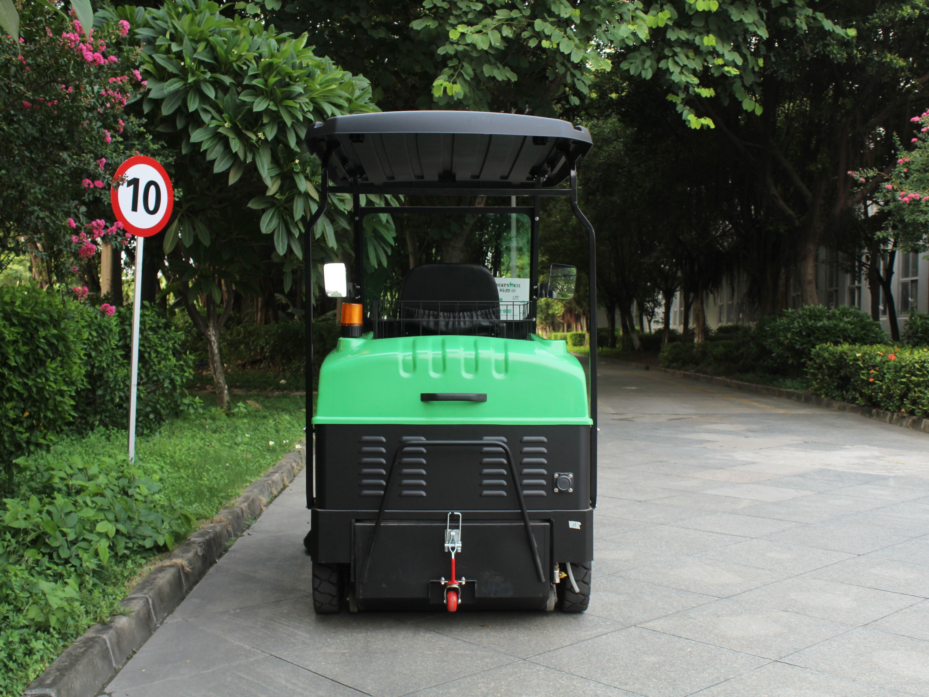 駕駛式掃地車DQS15A