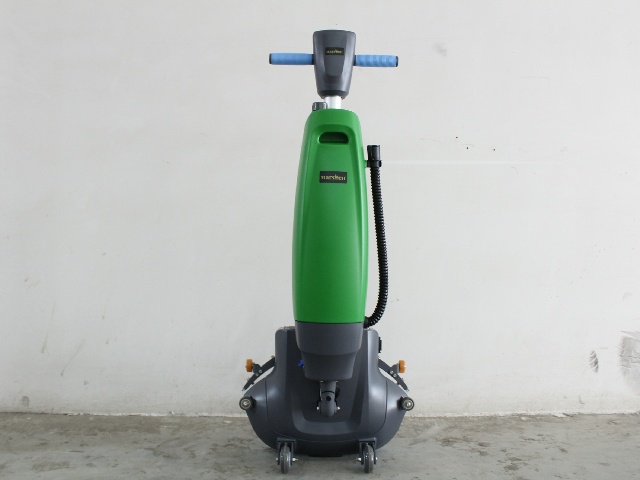 駕駛式洗地機