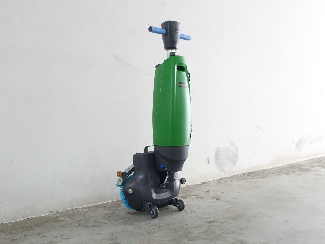 駕駛式洗地機