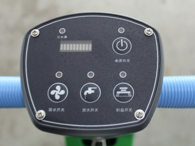 駕駛式洗地機