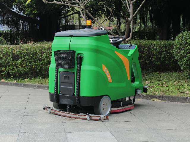 駕駛式洗地機(jī)DQX10